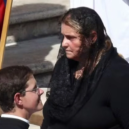 Mãe de Carlo Acutis participa da canonização do filho no Vaticano: 'É o ápice de um caminho'