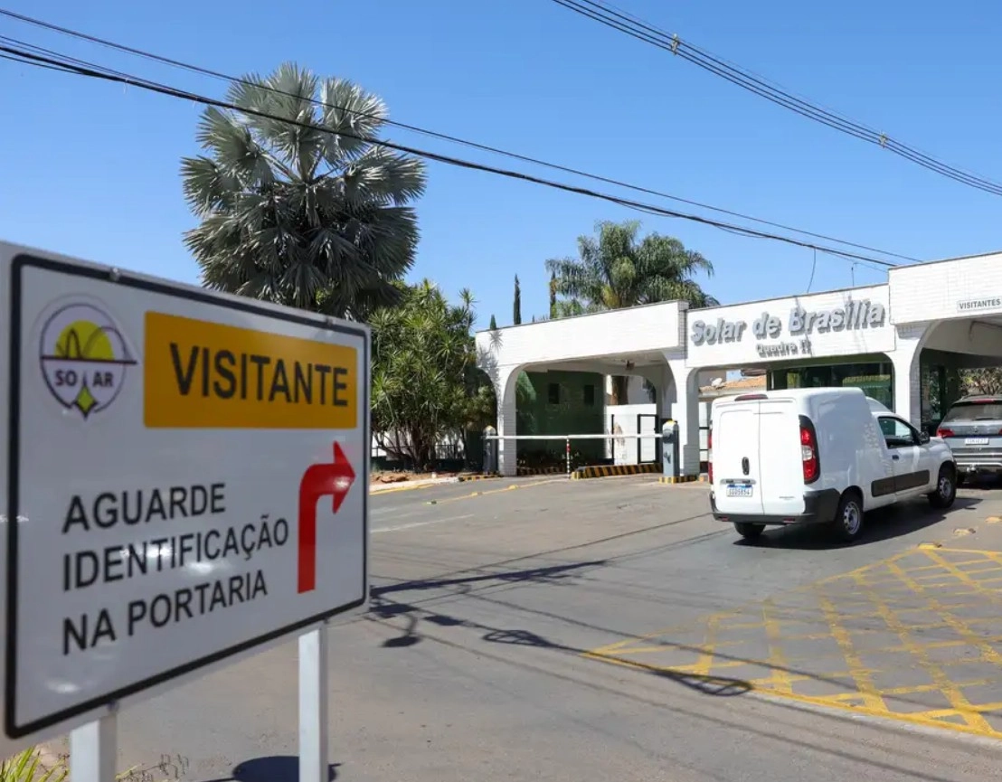 Moraes autoriza Bolsonaro a receber visita de funcionário de cartório