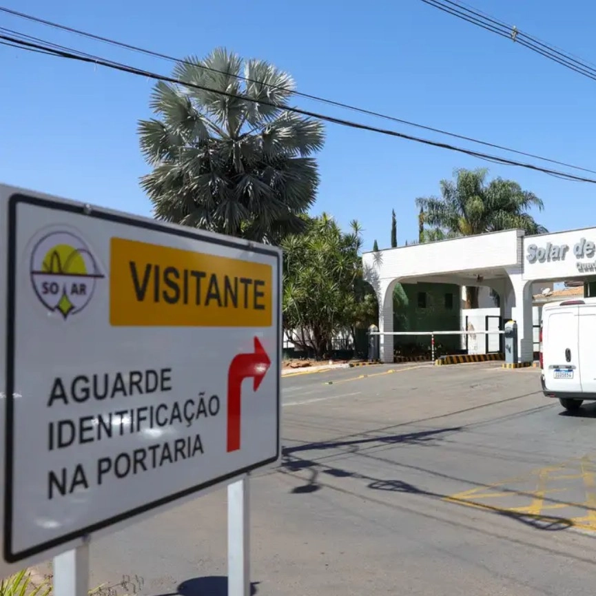 Moraes autoriza Bolsonaro a receber visita de funcionário de cartório