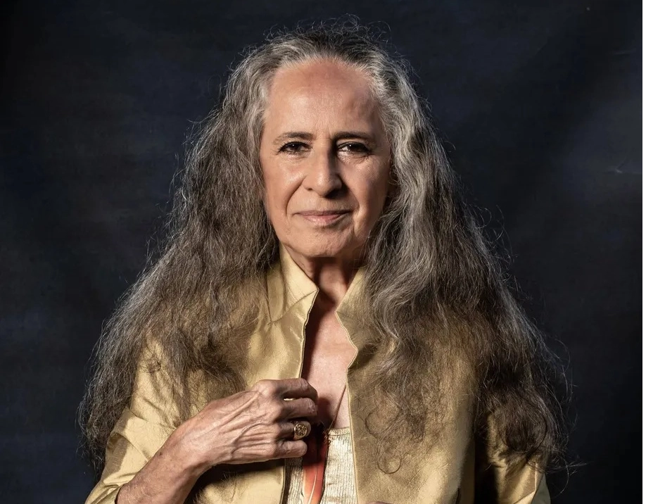 Maria Bethânia celebra 79 anos e 60 de carreira com anúncio misterioso