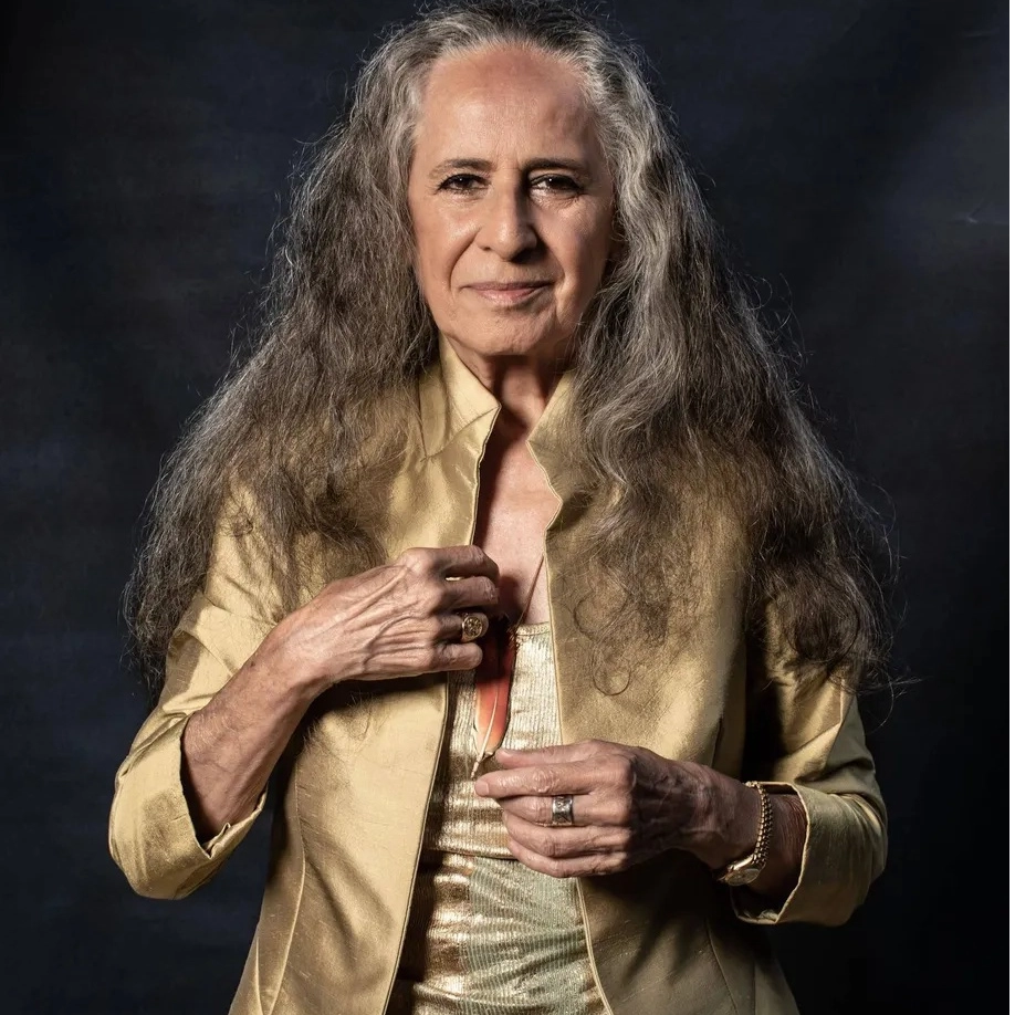 Maria Bethânia celebra 79 anos e 60 de carreira com anúncio misterioso