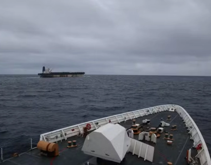 EUA apreendem petroleiro da Venezuela que navegava sob bandeira russa