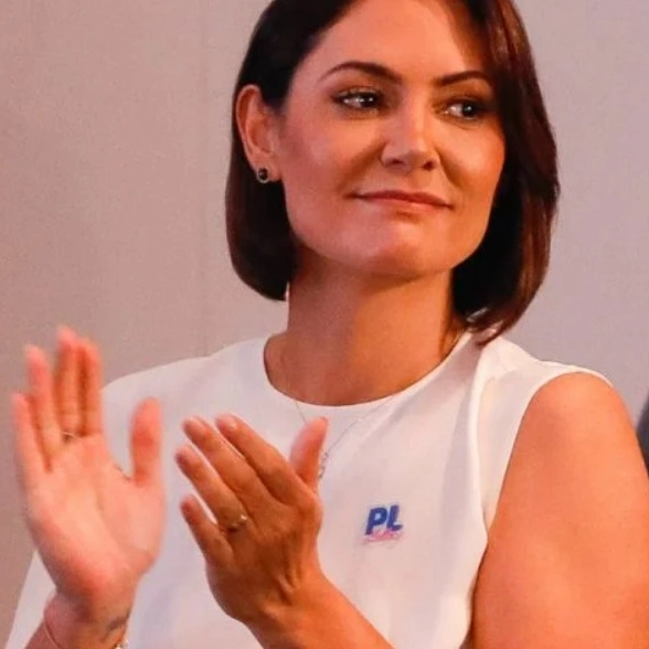 Michelle Bolsonaro posta versículo bíblico após operação da PF