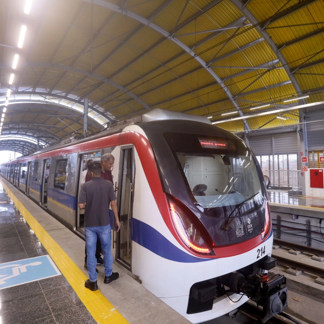 Falha no metrô causa aglomeração na Estação Pirajá