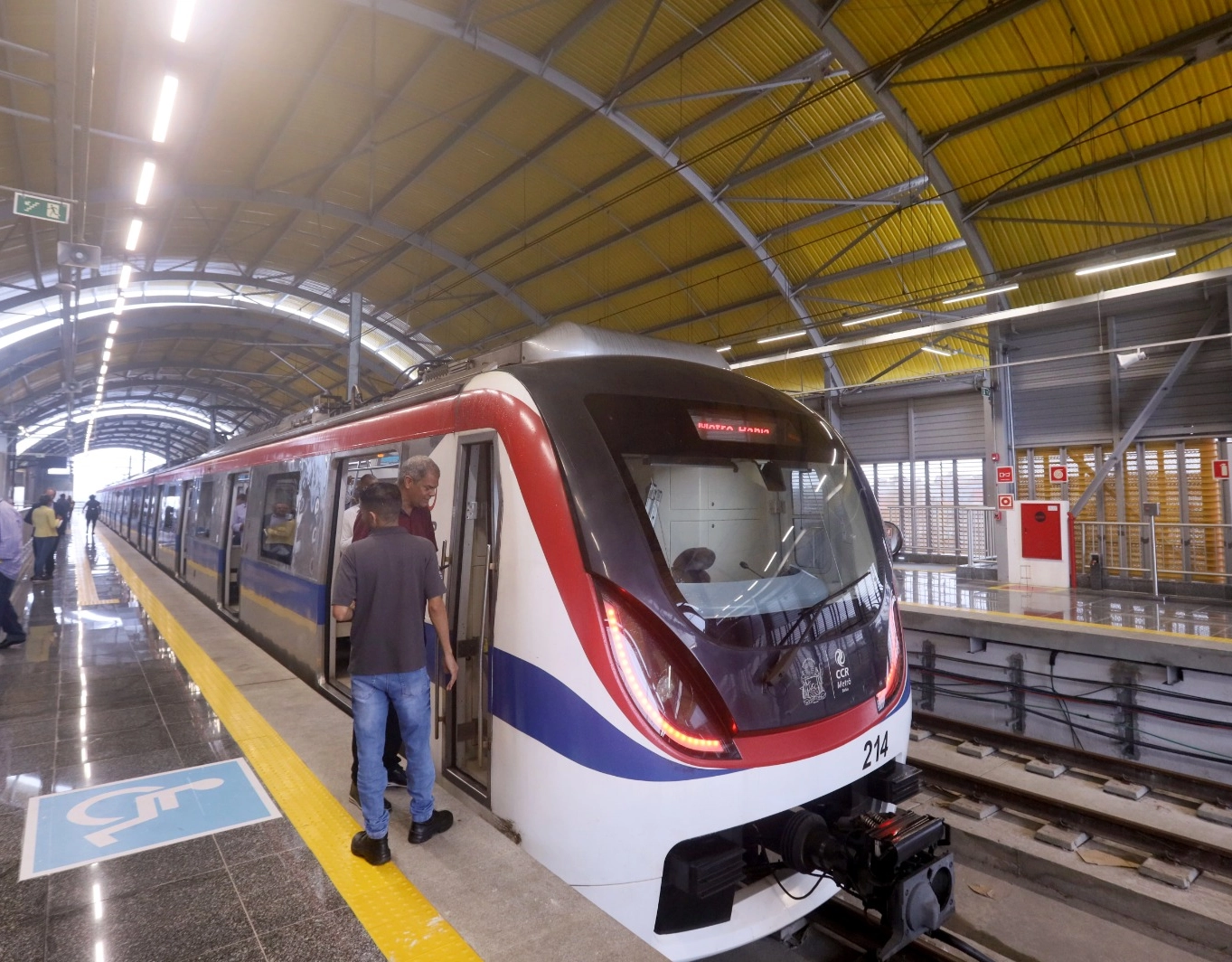 Após furto de cabos Linha 2 do metrô apresenta problemas nesta terça