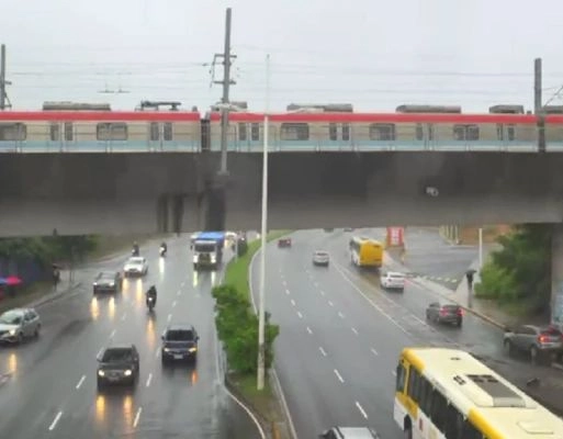 Falha no metrô de Salvador causa interrupção no serviço e estações ficam lotadas