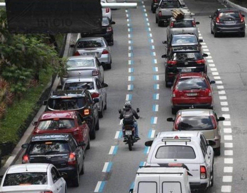 Salvador inaugura primeira motofaixa