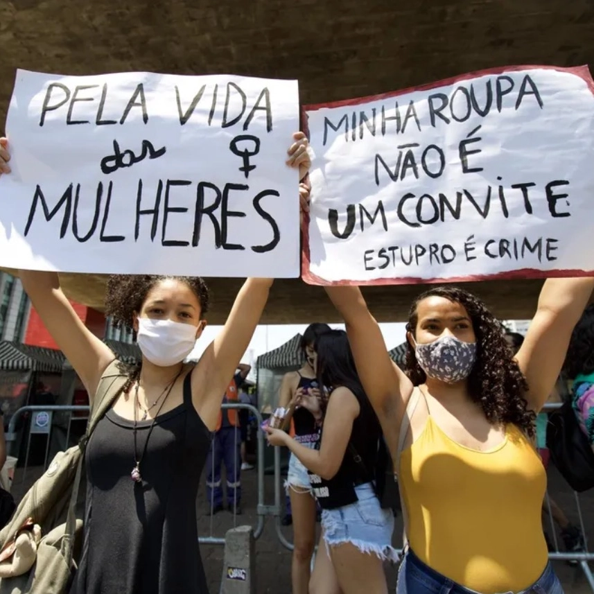 Lei de proteção a mulheres exclui igrejas e espaços religiosos; entenda