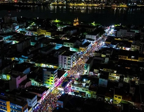 Carnaval de Juazeiro é marcado por cena de bebê na multidão e violência