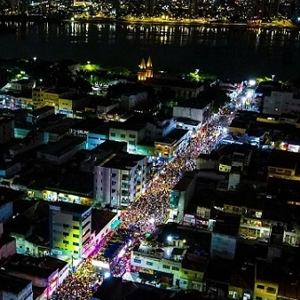 Carnaval de Juazeiro é marcado por cena de bebê na multidão e violência