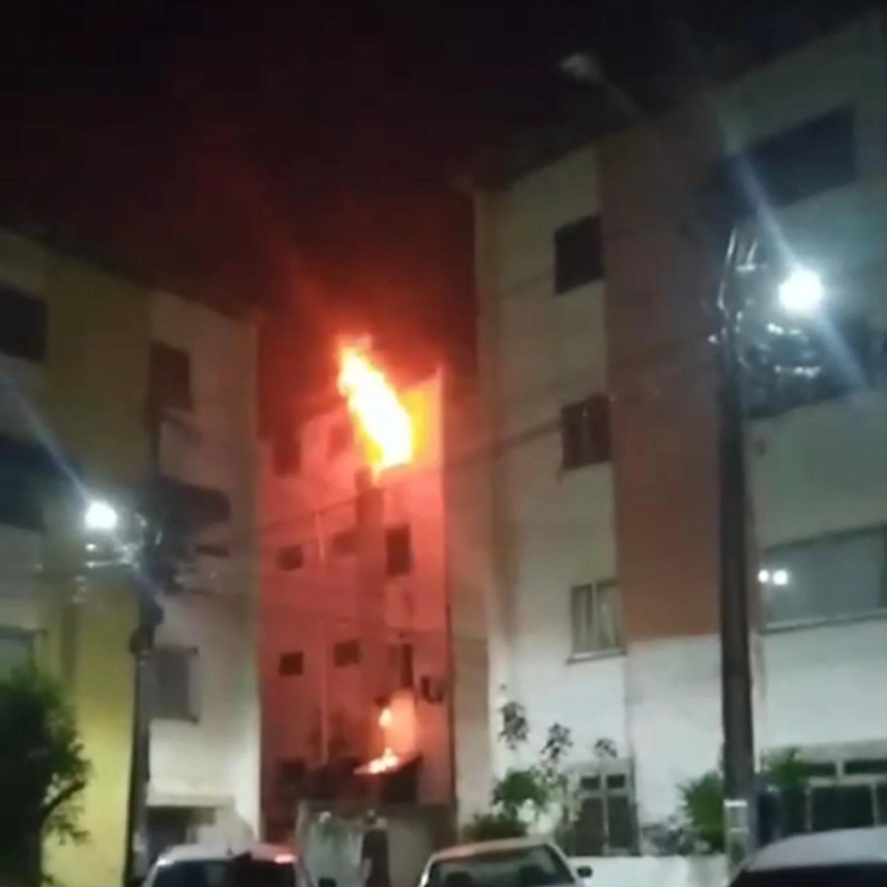 Tentativa de feminicídio termina com apartamento incendiado e mulher esfaqueada em Mussurunga