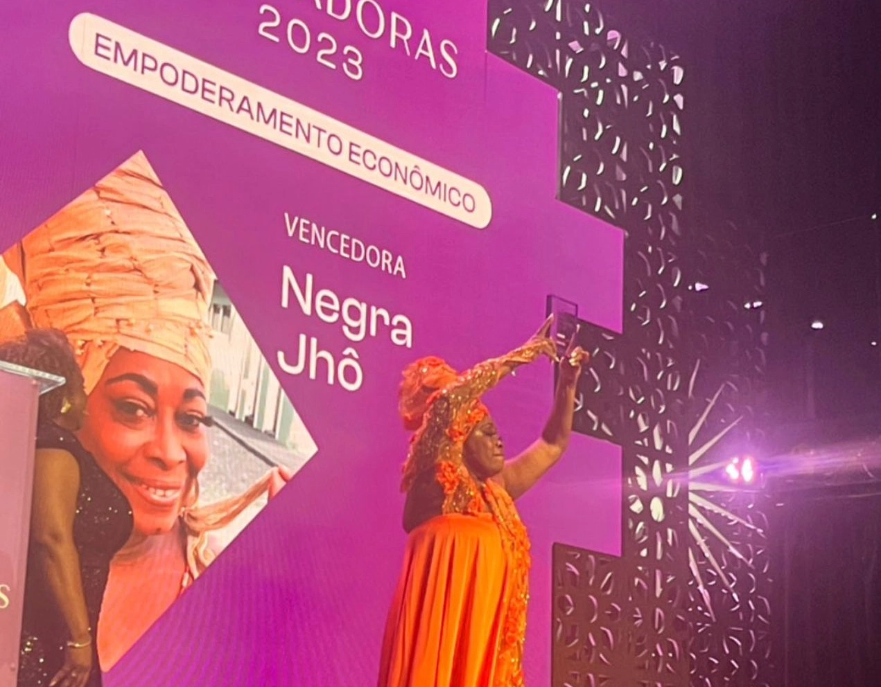 Negra Jhô é destaque no do Prêmio Inspiradoras 2023