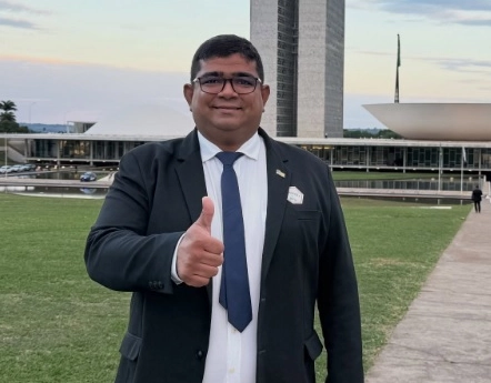 Do PCdoB, prefeito de Seabra é proibido de usar cores do partido em eventos, veículos e publicações