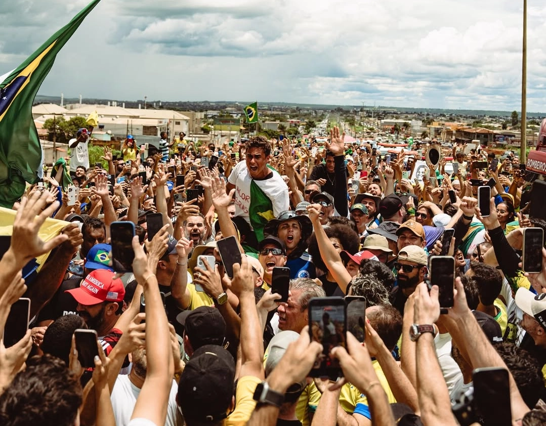 Caminhada de Nikolas Ferreira chega a Brasília com apoio de aliados do ex-presidente
