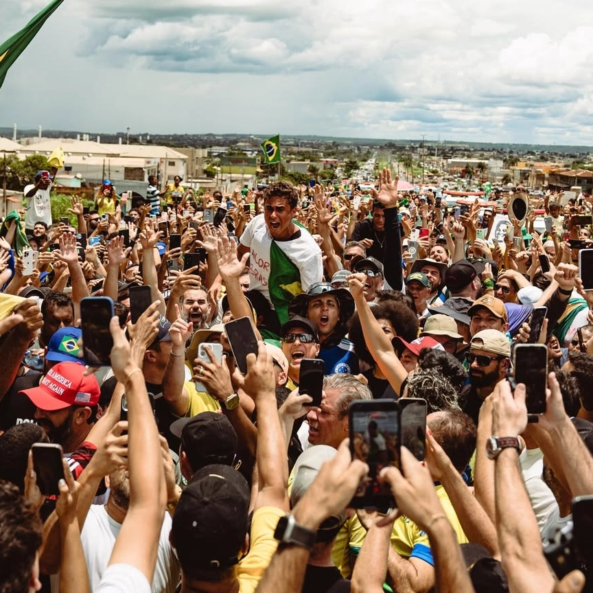 Caminhada de Nikolas Ferreira chega a Brasília com apoio de aliados do ex-presidente