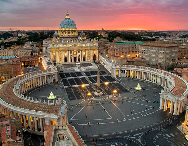 Vaticano declara que pessoas trans podem ser madrinhas e batizadas na Igreja Católica