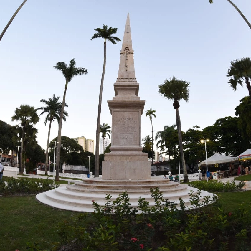 Praça da Aclamação é entregue após reforma e restauração de monumentos