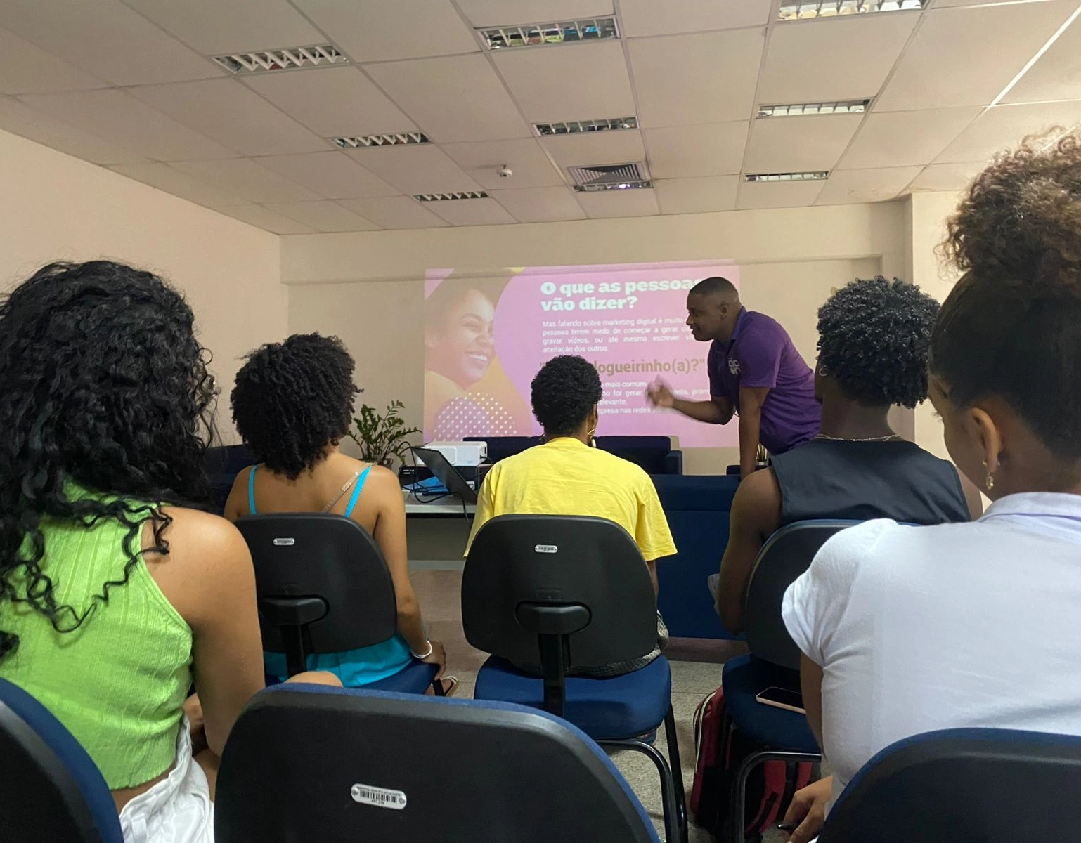 Oficina gratuita em Cajazeiras ensina marketing digital e redes sociais