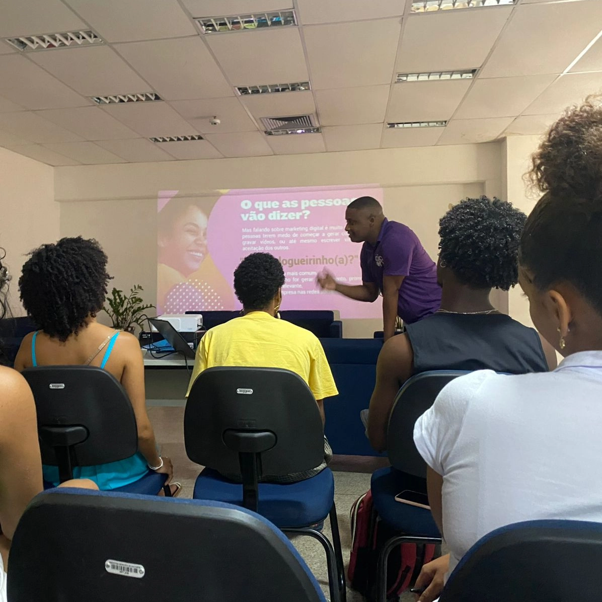 Oficina gratuita em Cajazeiras ensina marketing digital e redes sociais