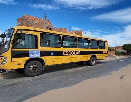 Criança morre após ser atropelada por ônibus escolar no Oeste da Bahia