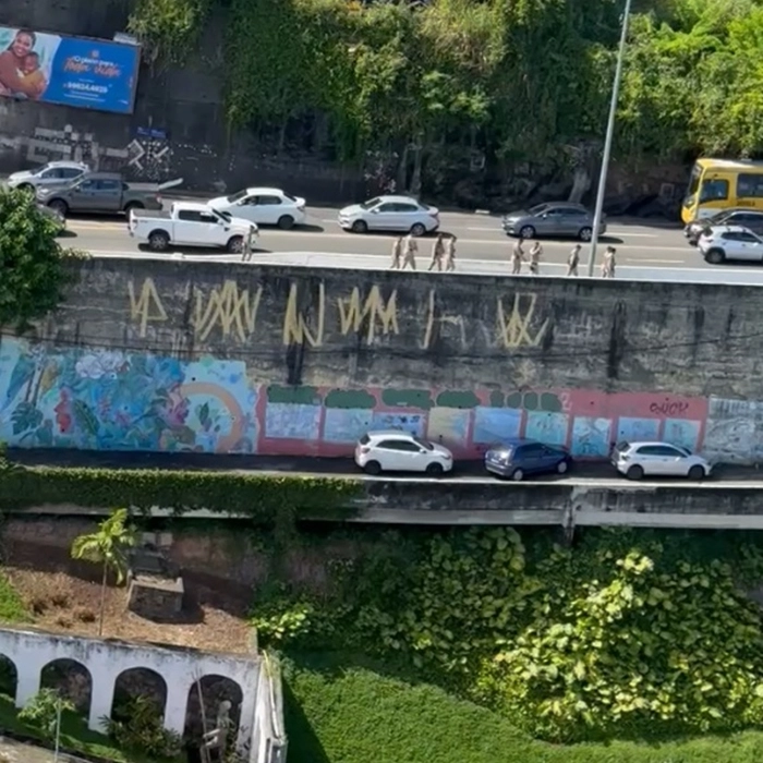 Com helicóptero e barcos, PM faz megaoperação na Gamboa, cartão postal de Salvador