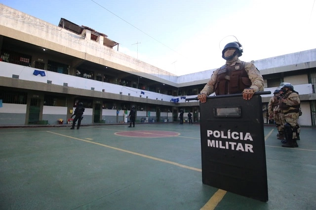 Celulares são apreendidos durante operação no sistema prisional de Salvador