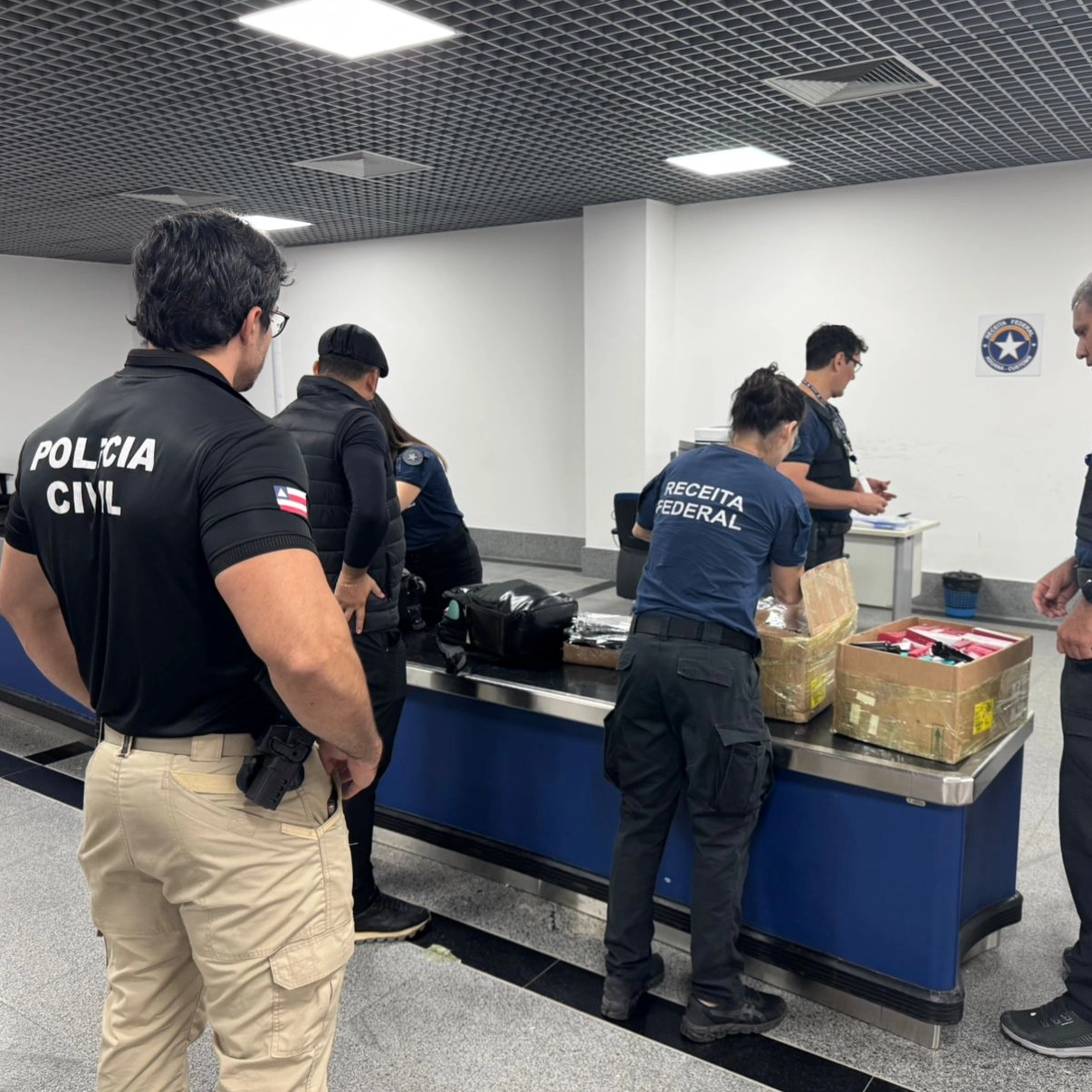 Receita Federal faz operação no Aeroporto de Salvador contra tráfico de drogas
