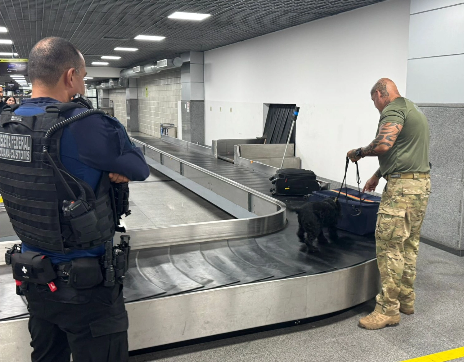 Receita Federal faz operação no Aeroporto de Salvador contra tráfico de drogas