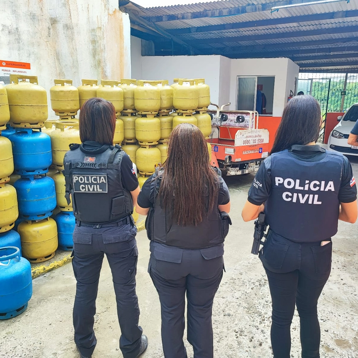 Polícia Civil autua dois estabelecimentos por venda ilegal de gás de cozinha em Salvador