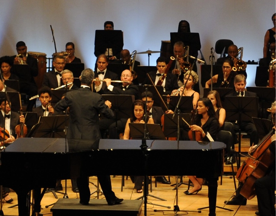 Orquestra Sinfônica da UFBA recebe maestro Roberto Alejandro Pérez em apresentação aberta ao público