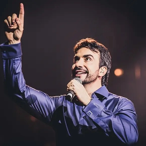 Padre Fábio de Melo se apresenta em Salvador com o show 'Este Sou Eu'