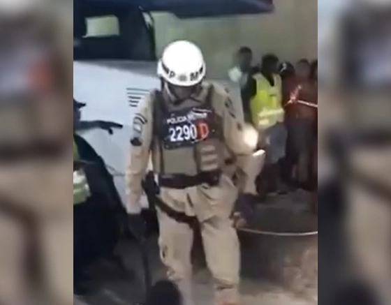 PM manda prender soldado que deu voadora em folião; vídeo viralizou