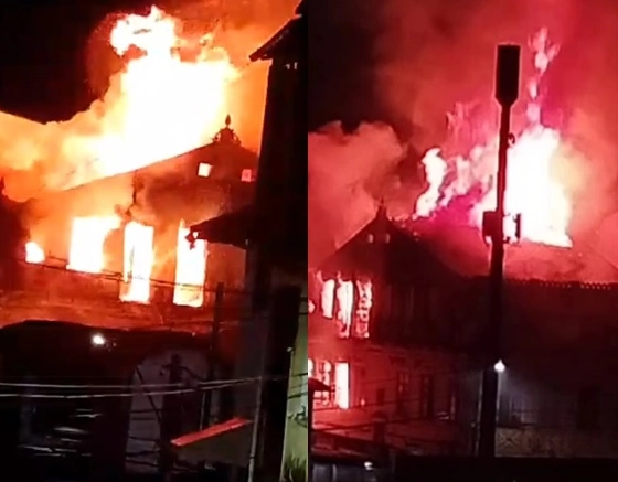 Incêndio de grandes proporções atinge casarão no Centro Histórico de Salvador