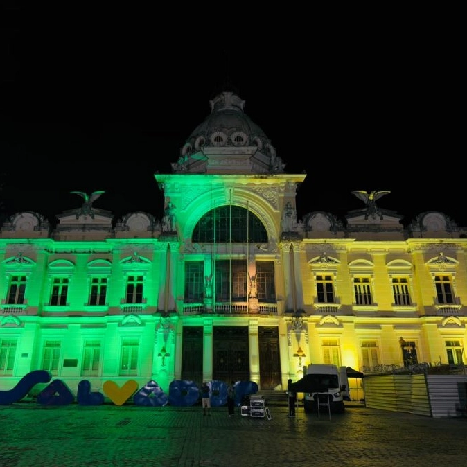 Bahia celebra 50 anos da relação Brasil-China com iluminação em prédios públicos na capital