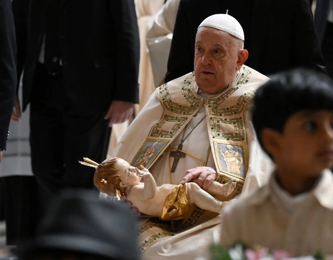 'As portas do diálogo e da paz precisam ser abertas': Papa Francisco pede harmonia social em mensagem de Natal