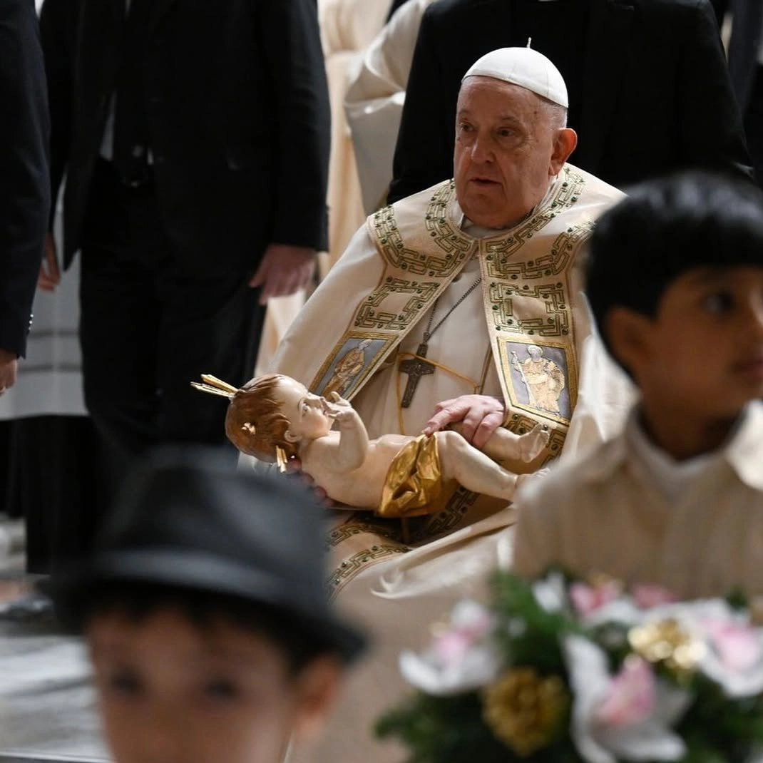 'As portas do diálogo e da paz precisam ser abertas': Papa Francisco pede harmonia social em mensagem de Natal