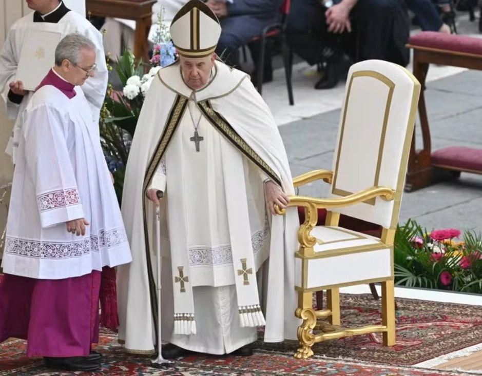 'A guerra é sempre uma derrota', diz papa em mensagem de Páscoa