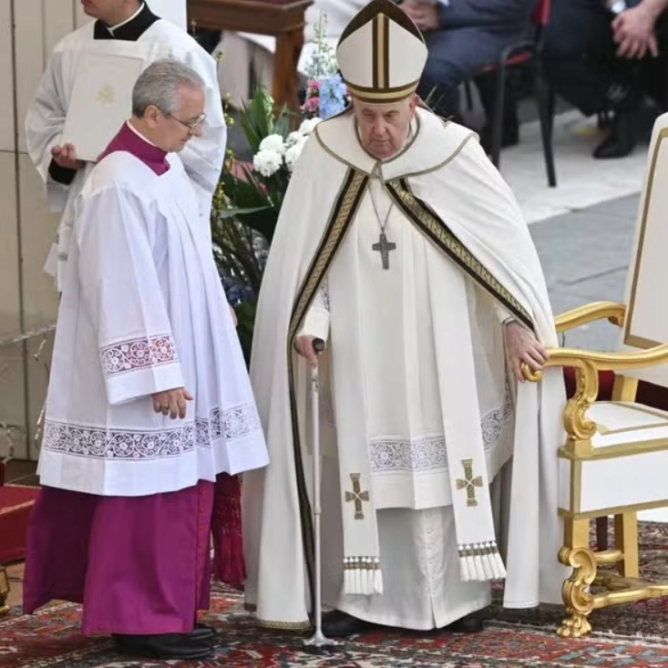 'A guerra é sempre uma derrota', diz papa em mensagem de Páscoa