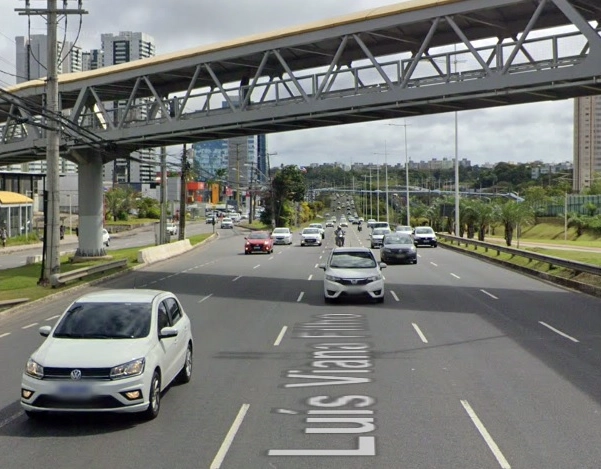 Acidente grave deixa duas vítimas na Avenida Paralela