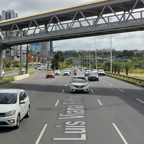 Acidente grave deixa duas vítimas na Avenida Paralela