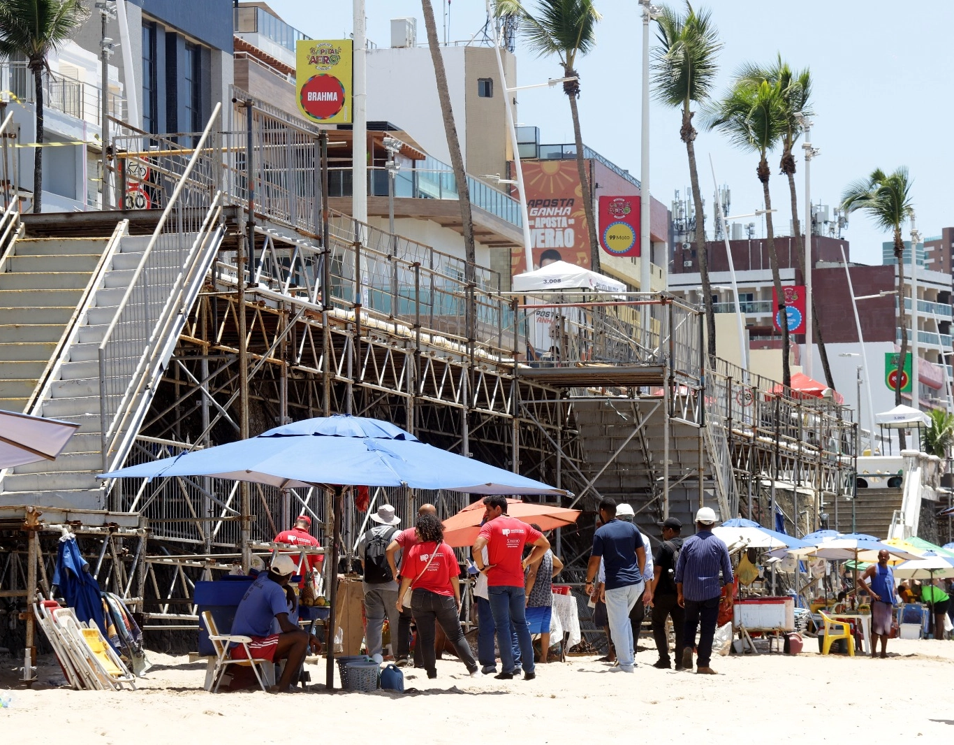 Ministério Público da Bahia recomenda que prefeitura não use passarela para ambulantes na Barra