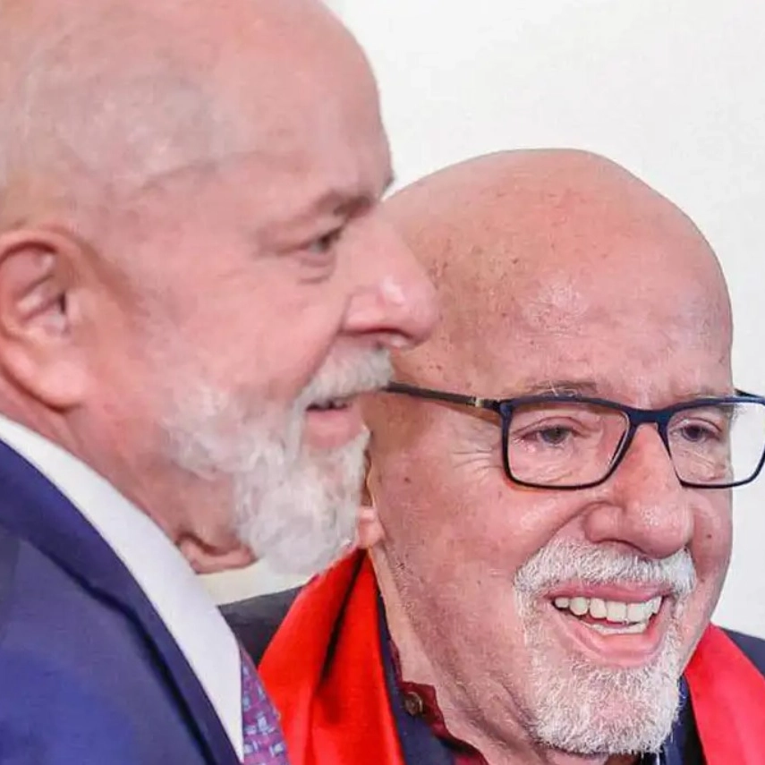 Lula lança selo dos Correios em celebração a obra de Paulo Coelho