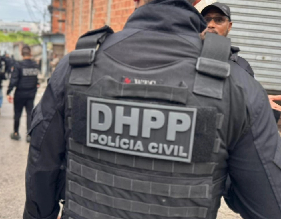Polícia prende mais de 30 durante megaoperação contra facção, em Salvador e RMS