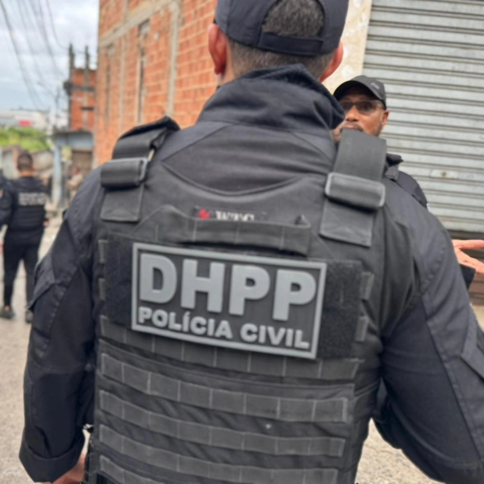 Polícia prende mais de 30 durante megaoperação contra facção, em Salvador e RMS