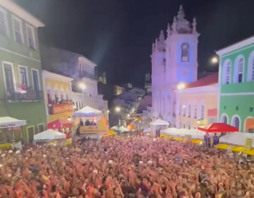 Acesso ao Pelourinho é bloqueado após superlotação no último dia de Carnaval