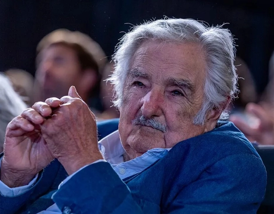 José 'Pepe' Mujica revela avanço do câncer e faz apelo: 'O guerreiro tem direito ao descanso'