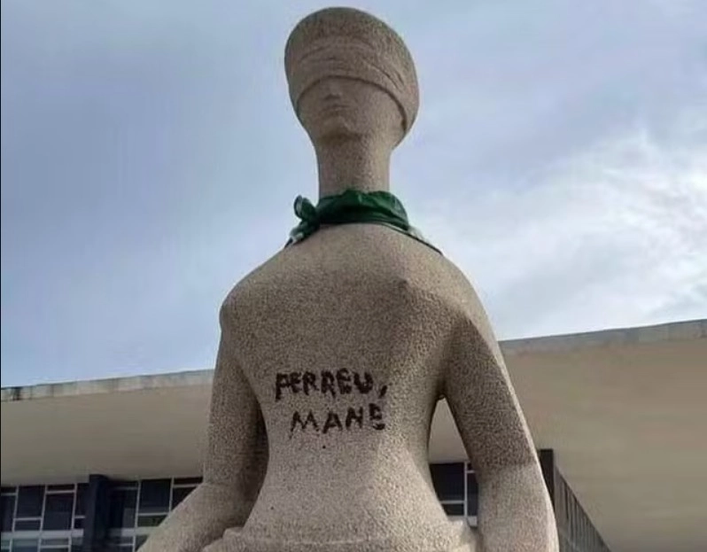 STF nega recurso de mulher que pichou estátua no 8 de janeiro
