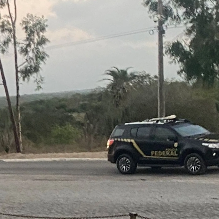 Polícia Federal prende um e cumpre mandados em casa de candidato a prefeito na Bahia