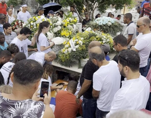 Baiano morto no Rio é sepultado no interior da Bahia