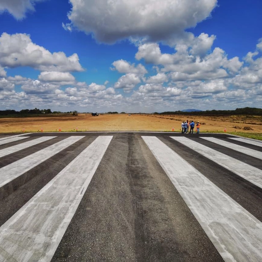Aeroporto de Feira de Santana inicia ampliação da pista de pouso e decolagem